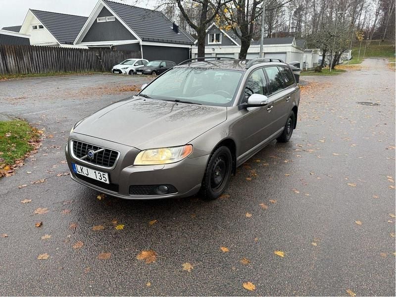 Grå Begagnad 2009 Volvo V70 Momentum Kombi | 47 000 kr (Superpris) - Bild 1/4