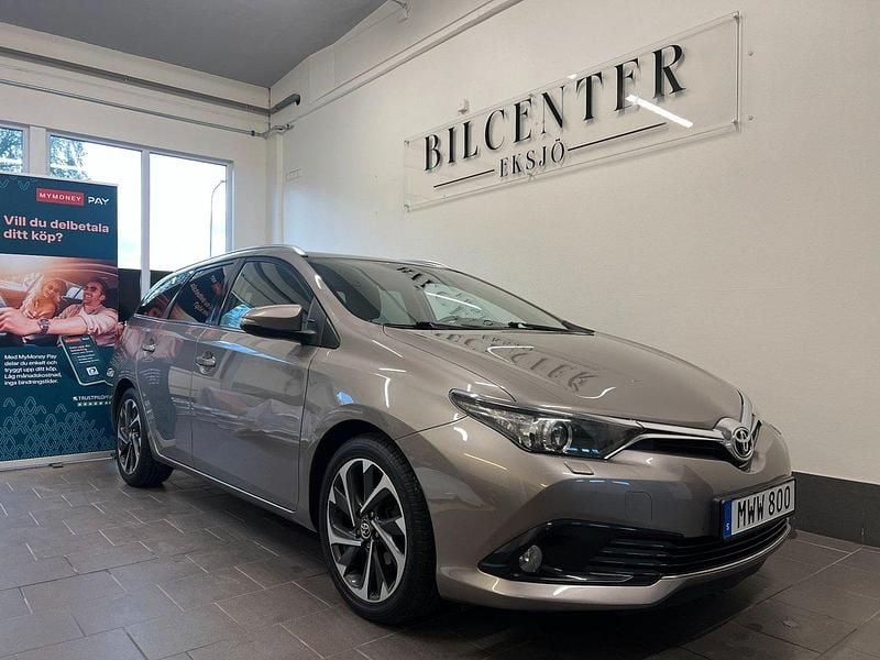 Brun Begagnad 2015 Toyota Auris Touring Sports Active Kombi | 94 900 kr (Marknadspris) - Bild 1/4