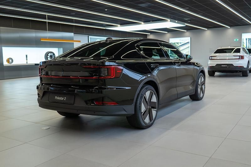 Ny Polestar 2 Long Range Single Motor 11 kW (15 HK) 2026 Svart Halvkombi