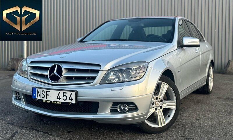 Silver Begagnad 2009 Mercedes C180 Sedan | 99 900 kr (Lite dyr) - Bild 1/4