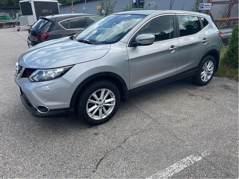 Silver Begagnad 2017 Nissan Qashqai SUV | 130 000 kr (Marknadspris) - Bild 1/4