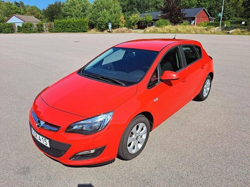 Röd Begagnad 2015 Opel Astra Enjoy Halvkombi | 67 000 kr (Bra pris) - Bild 1/4