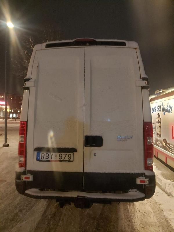 Begagnad Iveco Daily 126 HK (92 kW) 2010 Van