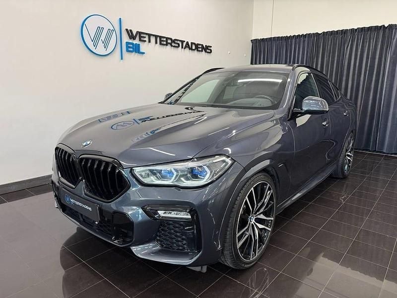 Arktikgrå brillanteffekt metallic Begagnad 2021 BMW X6 Comfort Edition SUV | 659 000 kr (Marknadspris) - Bild 1/4