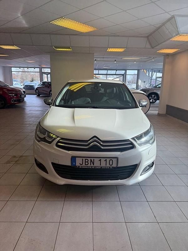 Begagnad Citroën C4 120 HK (88 kW) 2016 Vit pärl Halvkombi