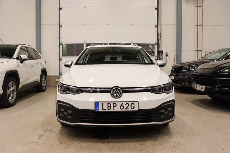 Begagnad VW Golf Alltrack 190 HK (139 kW) 2022 Vit Kombi