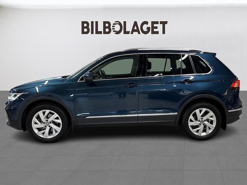 Begagnad VW Tiguan Elegance 245 HK (180 kW) 2022 Blå SUV