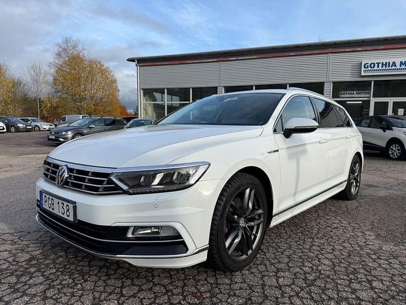 Vit Begagnad 2017 VW Passat GT Kombi | 169 900 kr (Marknadspris) - Bild 1/4
