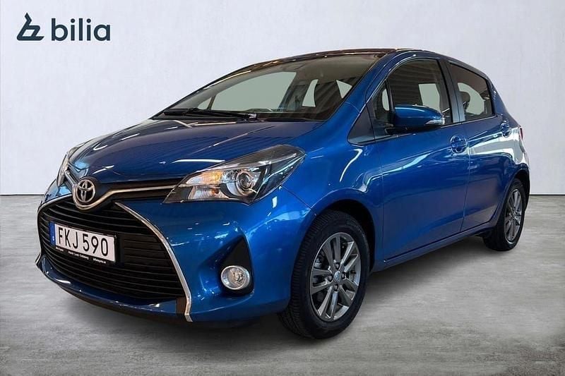 Blå Begagnad 2015 Toyota Yaris Comfort Halvkombi | 129 900 kr (Marknadspris) - Bild 1/4
