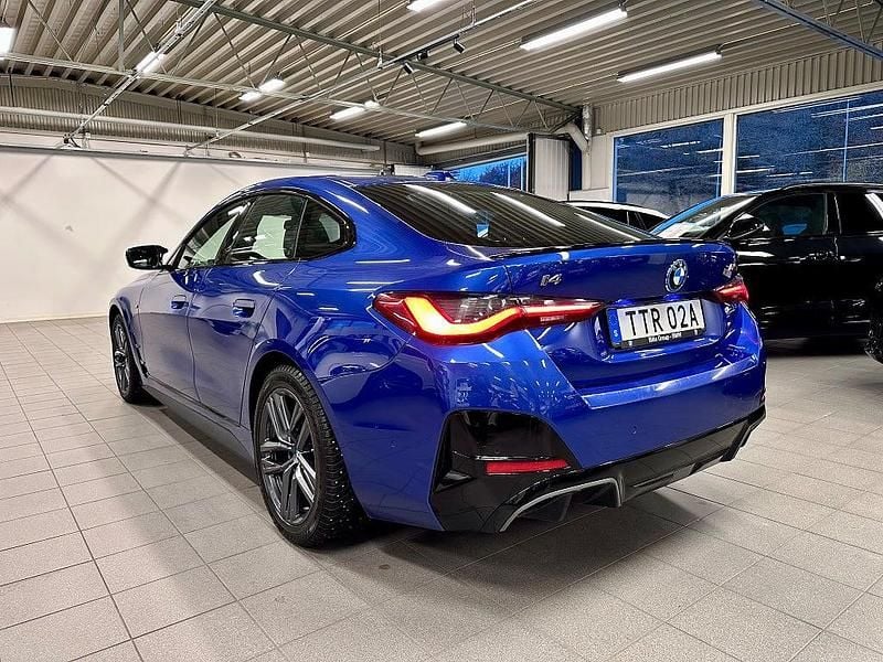 Begagnad BMW i4 M Sport 442 kW (601 HK) 2023 Blå Sedan