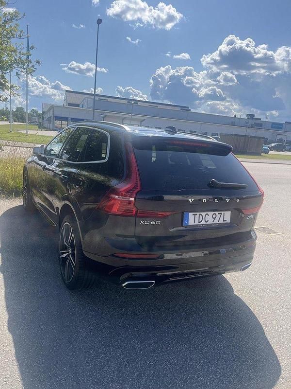 Svart Begagnad 2019 Volvo XC60 R-Design SUV | 345 000 kr (Superpris) - Bild 1/3