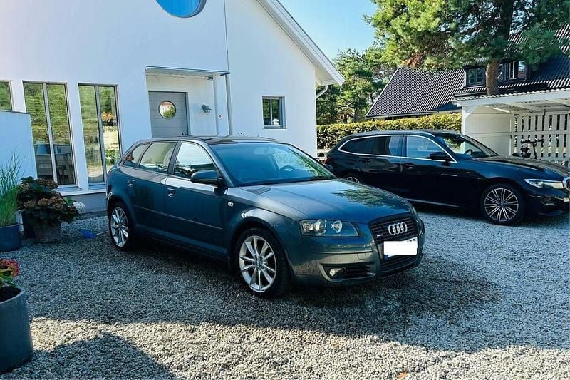 Grå Begagnad 2005 Audi A3 Sportback Halvkombi | 69 000 kr (Dyr) - Bild 1/4