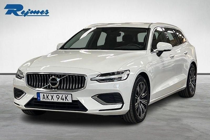 Ice vit Begagnad 2022 Volvo V60 Kombi | 325 800 kr (Bra pris) - Bild 1/4