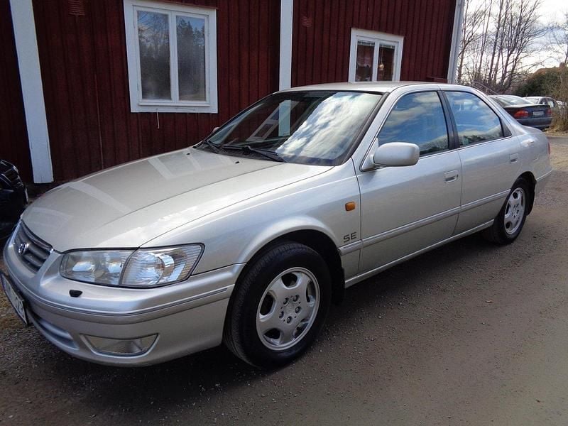 Silver Begagnad 2001 Toyota Camry Sedan | 20 000 kr - Bild 1/4