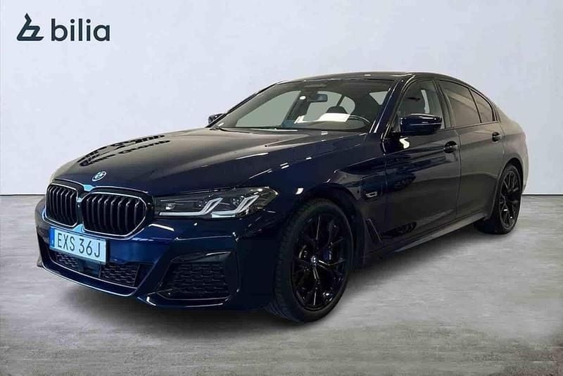 Blå Begagnad 2022 BMW 545e Sedan | 439 000 kr - Bild 1/1
