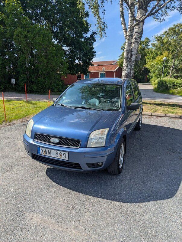 Blå Begagnad 2006 Ford Fusion Halvkombi | 17 000 kr (Marknadspris) - Bild 1/4