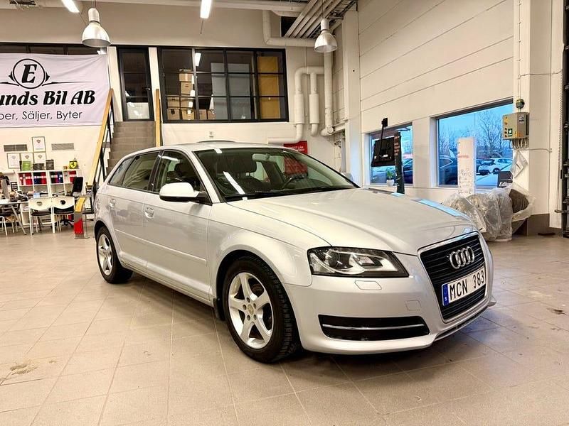 Begagnad Audi A3 Attraction 105 HK (77 kW) 2012 Silver Halvkombi