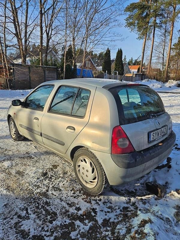 Begagnad 2002 Renault Clio II Halvkombi | 25 000 kr (Bra pris) - Bild 1/4