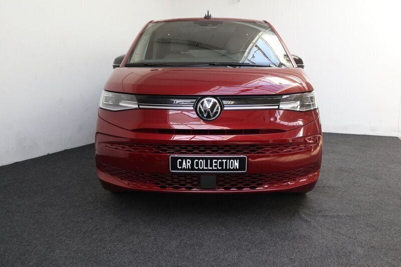 Begagnad VW Multivan Life 218 HK (160 kW) 2022 Röd Van