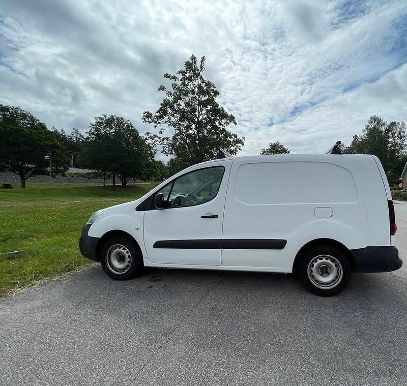 Begagnad 2016 Peugeot Partner Minibuss | 95 000 kr (Lite dyr) - Bild 1/4