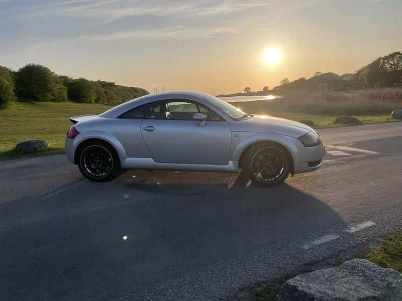 Grå Begagnad 2000 Audi TT Sportkupé | 50 000 kr (Lite dyr) - Bild 1/3