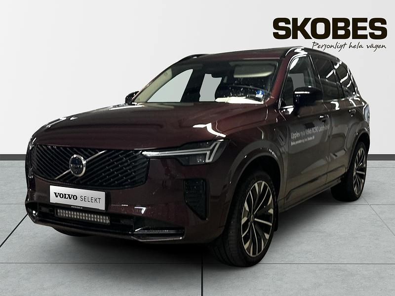 Begagnad Volvo XC90 Ultra 463 HK (340 kW) 2025 Mörkröd (röd) SUV