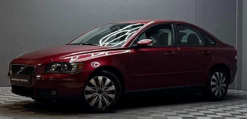 Röd Begagnad 2005 Volvo S40 Sedan | 59 900 kr (Marknadspris) - Bild 1/4