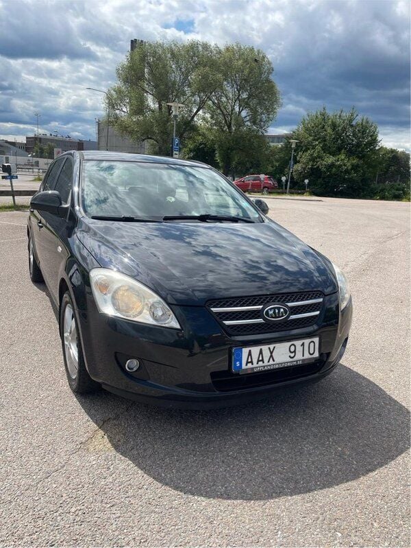 Svart Begagnad 2008 Kia Ceed 4 Halvkombi | 39 500 kr (Lite dyr) - Bild 1/4