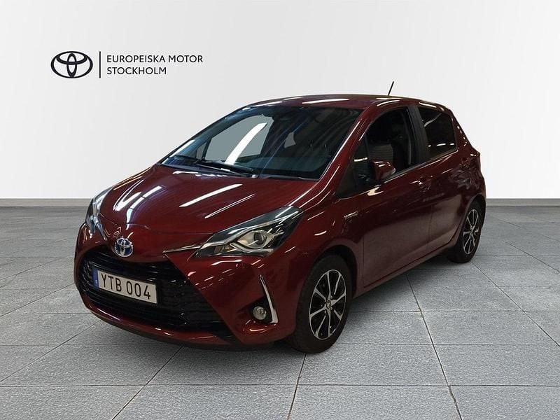 Röd Begagnad 2018 Toyota Yaris Hybrid Edition Halvkombi | 164 900 kr (Marknadspris) - Bild 1/4