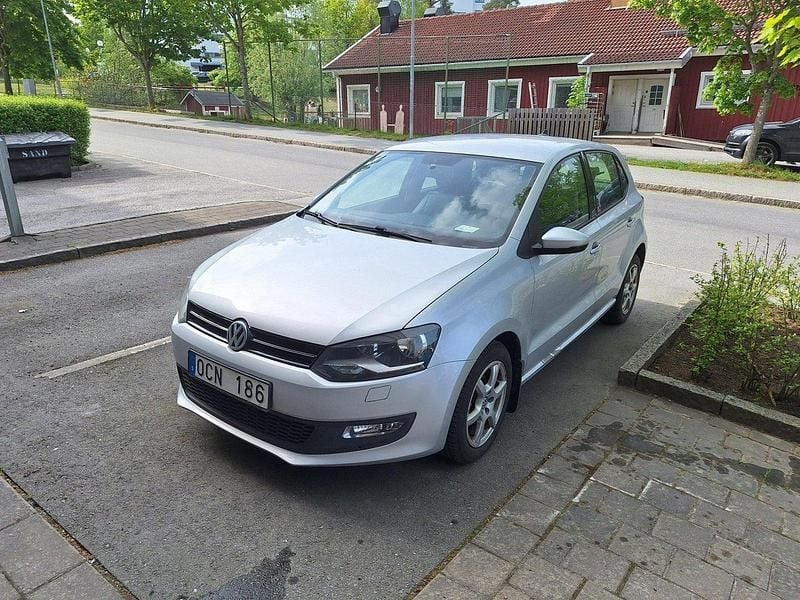 Silver Begagnad 2014 VW Polo Halvkombi | 92 000 kr (Superpris) - Bild 1/4