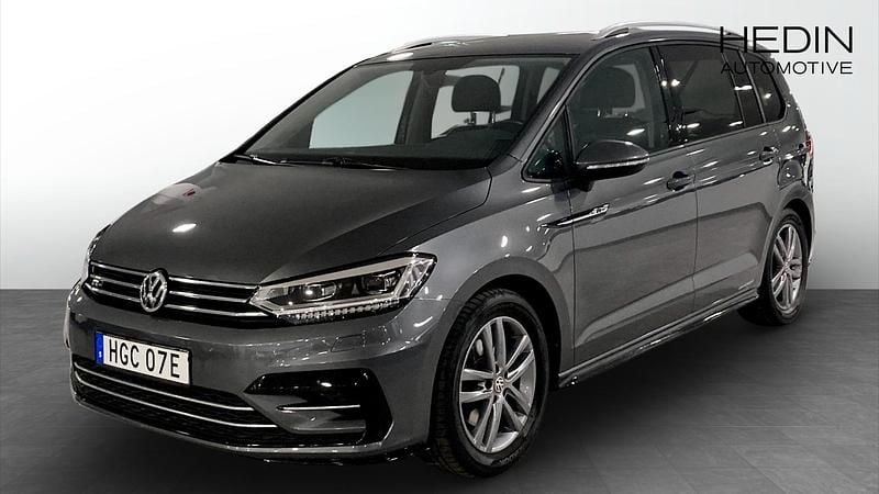 Mörkgrå (grey) Begagnad 2020 VW Touran Minibuss | 289 900 kr (Bra pris) - Bild 1/4