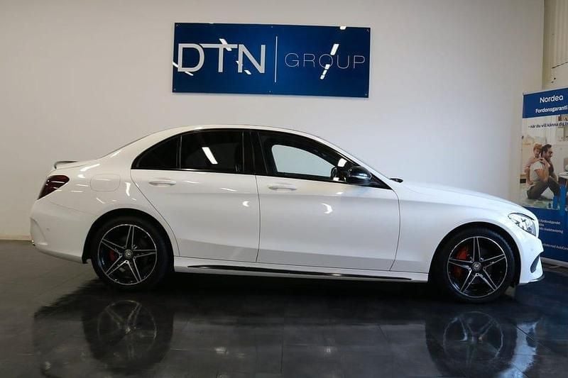 Vit Begagnad 2017 Mercedes C200 AMG line Sedan | 194 500 kr (Bra pris) - Bild 1/4