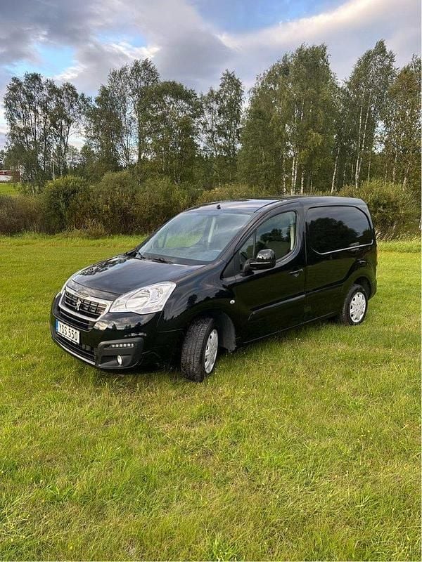 Svart Begagnad 2018 Peugeot Partner Minibuss | 100 000 kr (Bra pris) - Bild 1/4