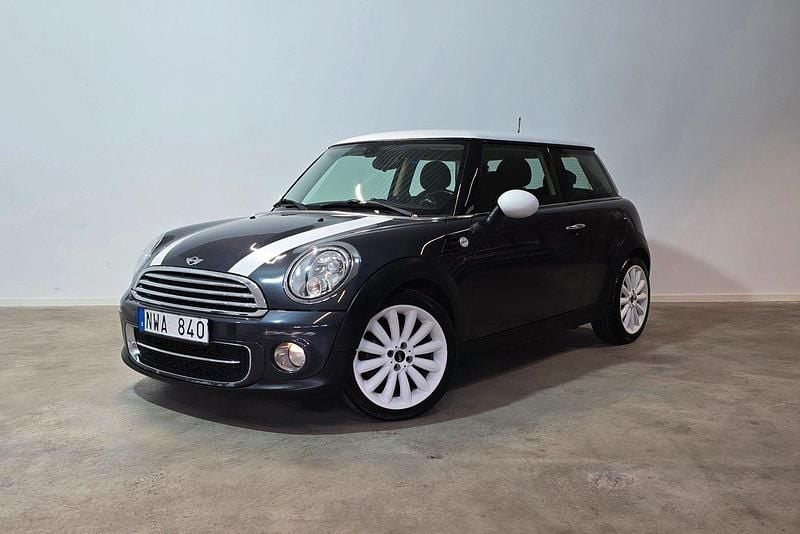 Grå Begagnad 2013 Mini Cooper D Chili Halvkombi | 114 800 kr (Marknadspris) - Bild 1/3