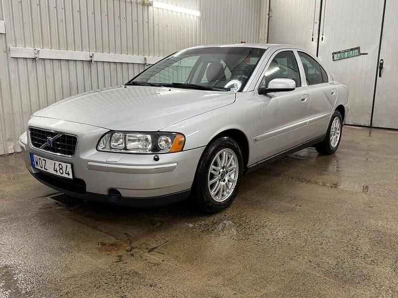 Begagnad Volvo S60 Business Edition 140 HK (102 kW) 2005 Ljusgrå (grå) Sedan