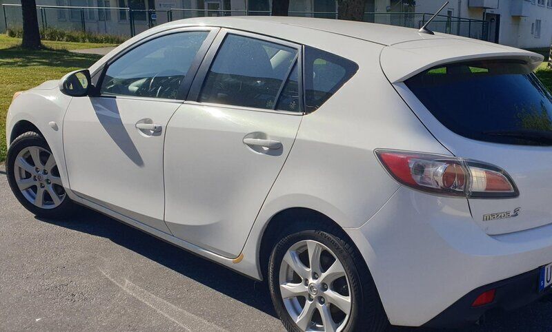 Vit Begagnad 2011 Mazda 3 Inclusive Halvkombi | 50 000 kr (Marknadspris) - Bild 1/4
