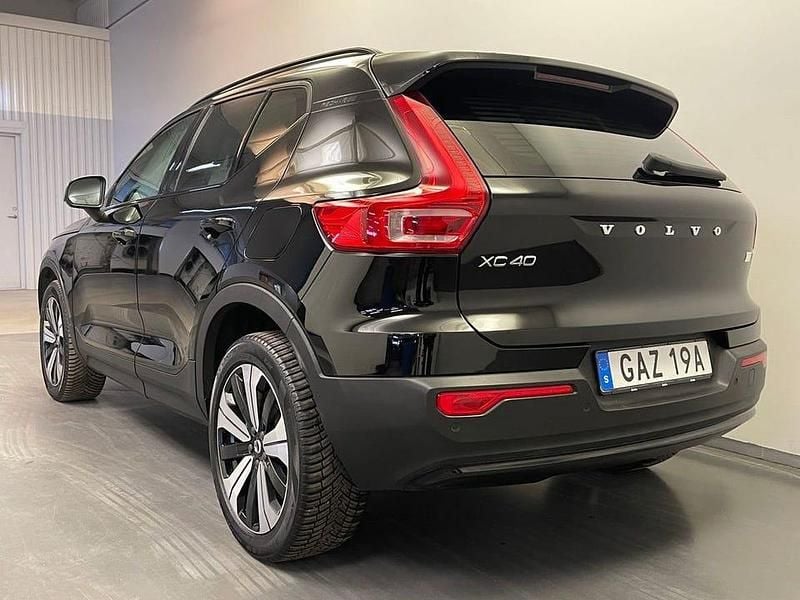 Begagnad Volvo XC40 Plus 172 kW (234 HK) 2022 Svart SUV