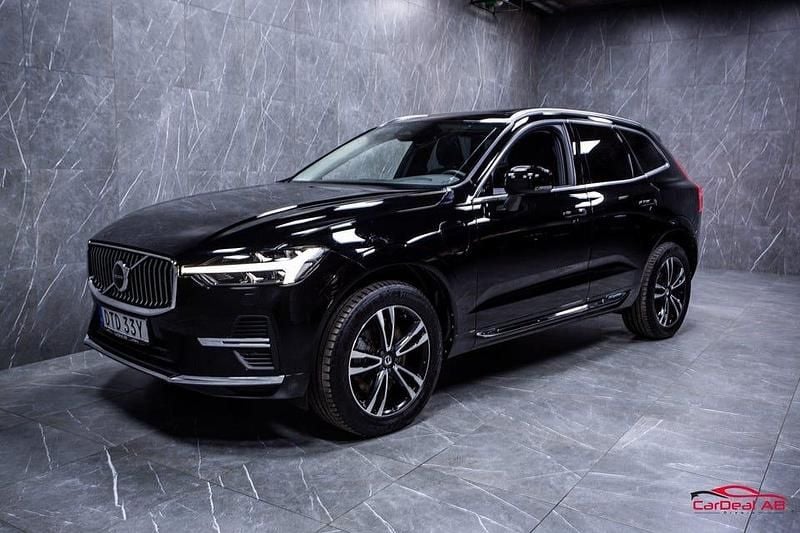 Begagnad Volvo XC60 Core 350 HK (257 kW) 2023 Svart SUV