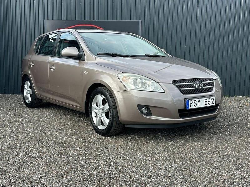 Begagnad Kia Ceed EX 122 HK (89 kW) 2007 Mörkgrå Halvkombi
