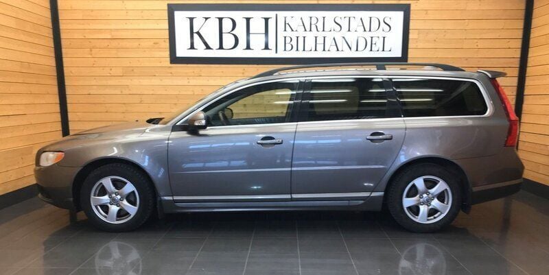 Grå Begagnad 2011 Volvo V70 Momentum Kombi | 84 900 kr (Marknadspris) - Bild 1/4