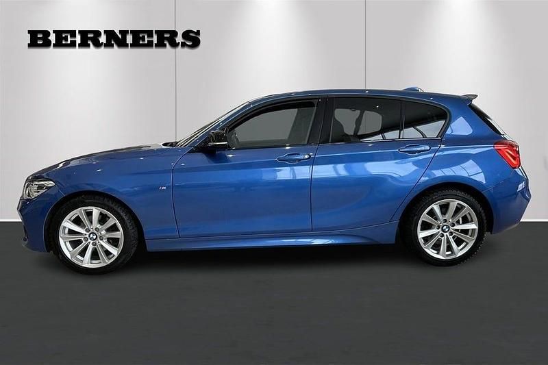 Begagnad BMW 120 M Sport 186 HK (136 kW) 2019 Blå Halvkombi