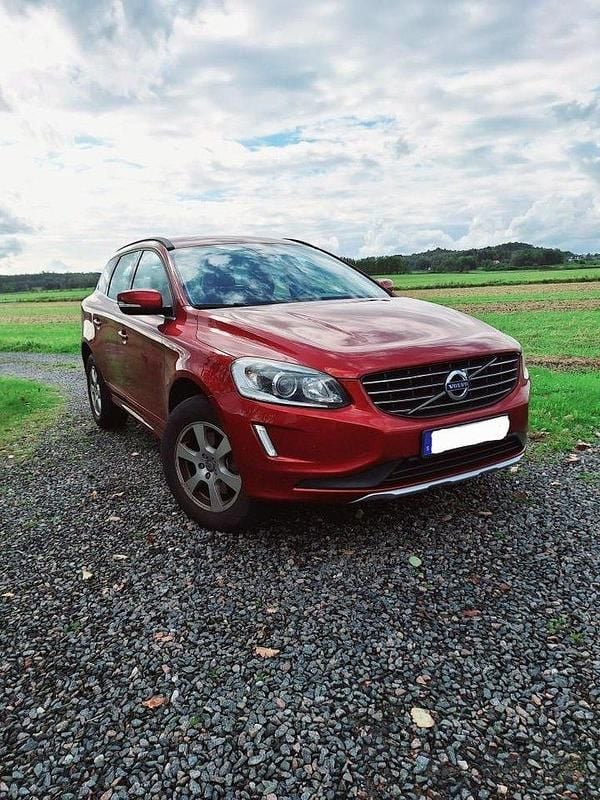 Röd Begagnad 2014 Volvo XC60 Momentum SUV | 110 000 kr (Bra pris) - Bild 1/4