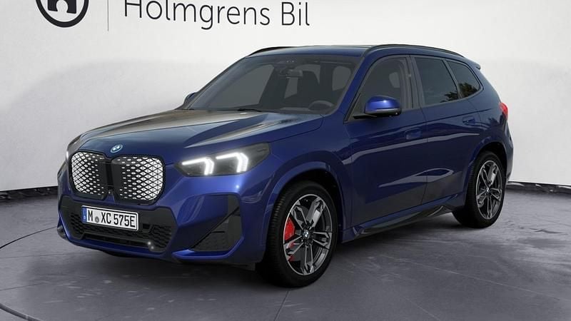 Blå Begagnad 2026 BMW iX1 Shadowline SUV | 675 900 kr - Bild 1/4