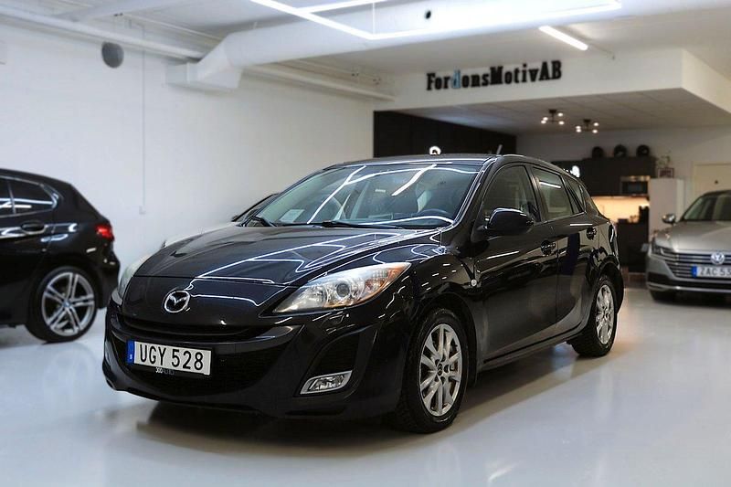 Svart Begagnad 2010 Mazda 3 Inclusive Halvkombi | 64 900 kr (Marknadspris) - Bild 1/4
