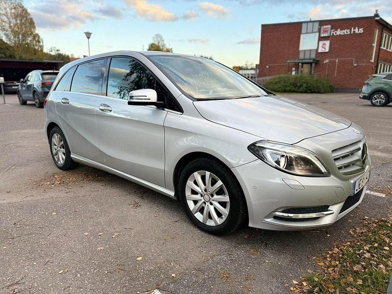 Silver Begagnad 2013 Mercedes B180 Minibuss | 79 900 kr (Marknadspris) - Bild 1/4