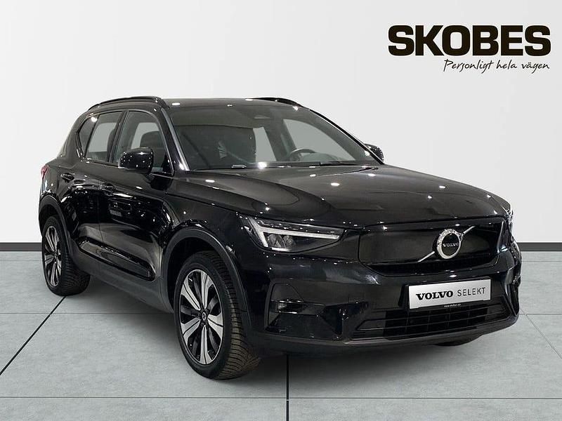 Svart Begagnad 2023 Volvo XC40 Plus SUV | 359 000 kr - Bild 1/3
