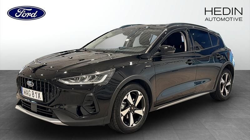 Svart Begagnad 2023 Ford Focus Active Halvkombi | 199 000 kr (Bra pris) - Bild 1/4