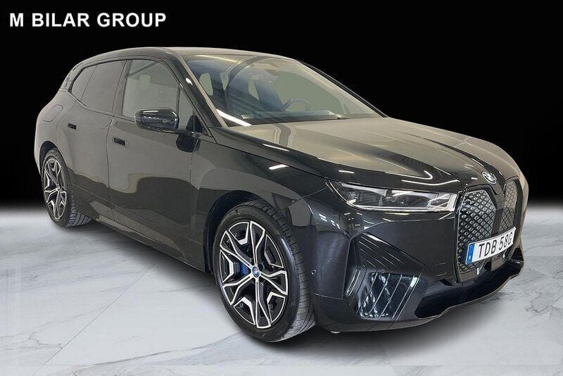 Svart Begagnad 2022 BMW iX Comfort Edition SUV | 689 000 kr (Superpris) - Bild 1/4