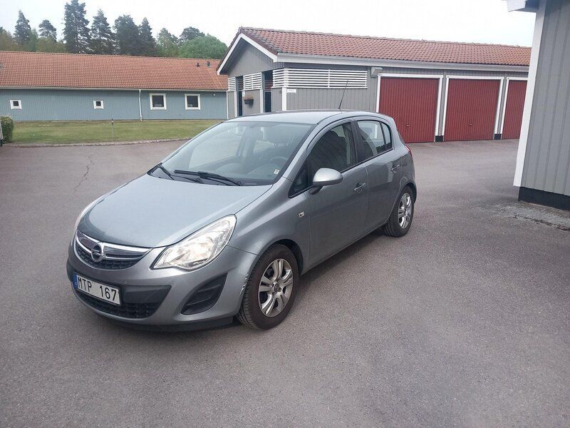Grå Begagnad 2013 Opel Corsa Halvkombi | 45 000 kr (Marknadspris) - Bild 1/4