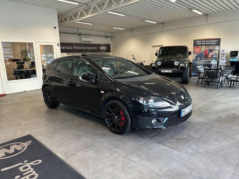 Svart Begagnad 2011 Cupra Leon Halvkombi | 129 900 kr (Superpris) - Bild 1/4